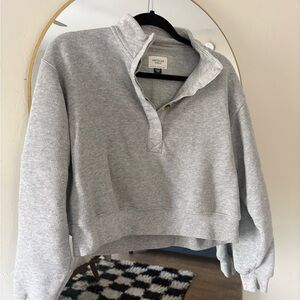 American Eagle Outfitters cropped Gray Pullover Hoodie
